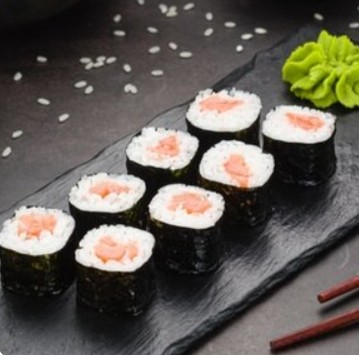 Классический ролл с лососем