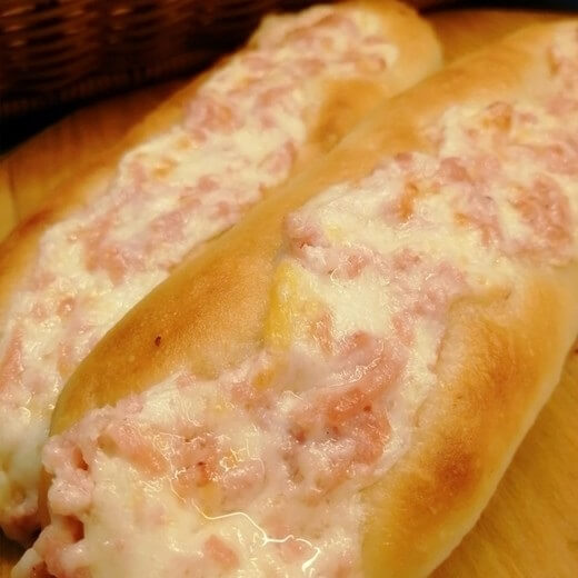 Багет с сыром и ветчиной