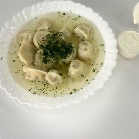 Пельмени домашние с бульоном
