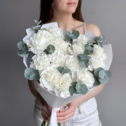 Белый букет диантус белая гвоздика и эвкалипт