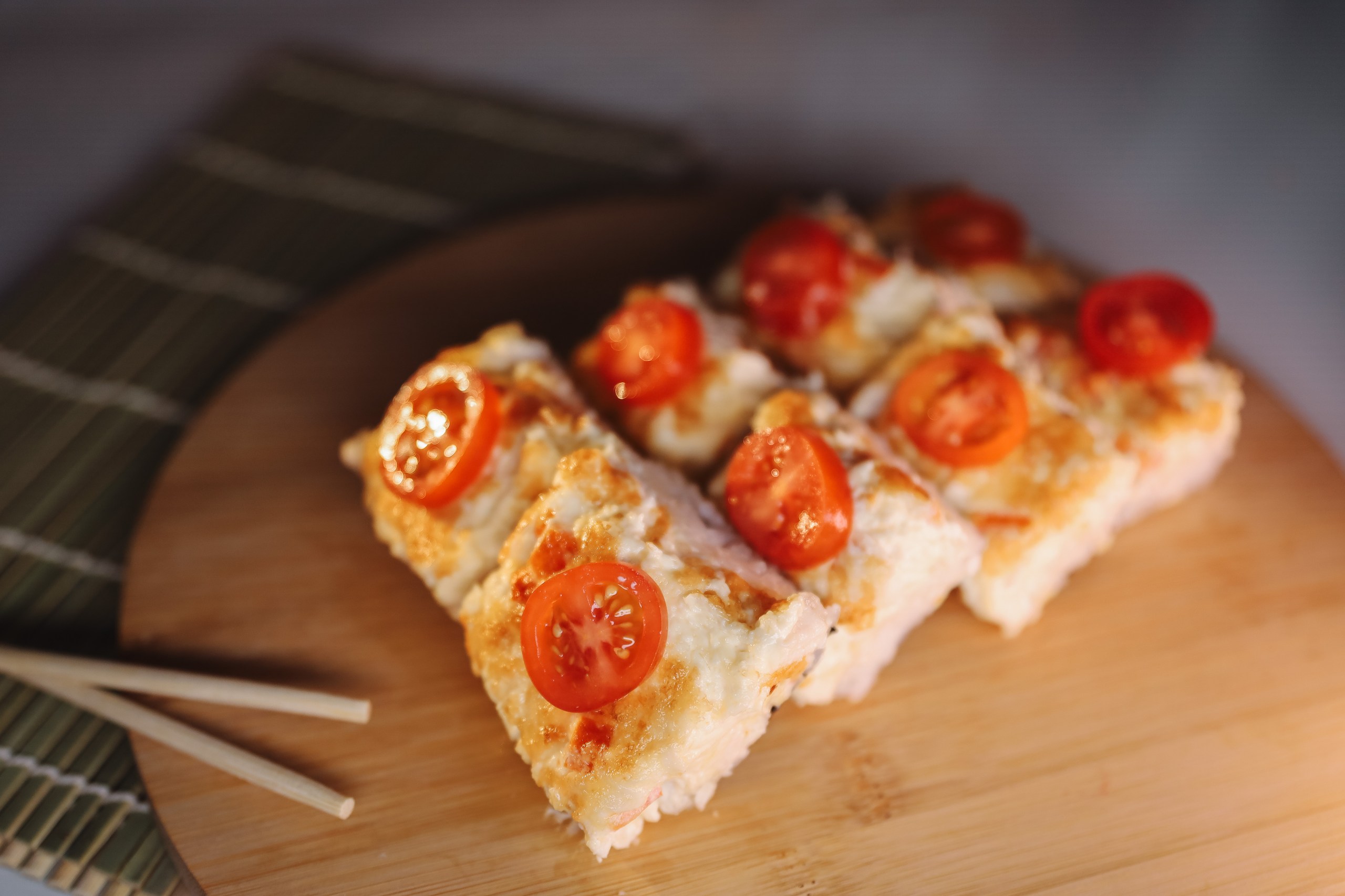 Суши-пицца с курицей