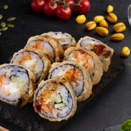 Темпура ролл с копченым угрем Тануки