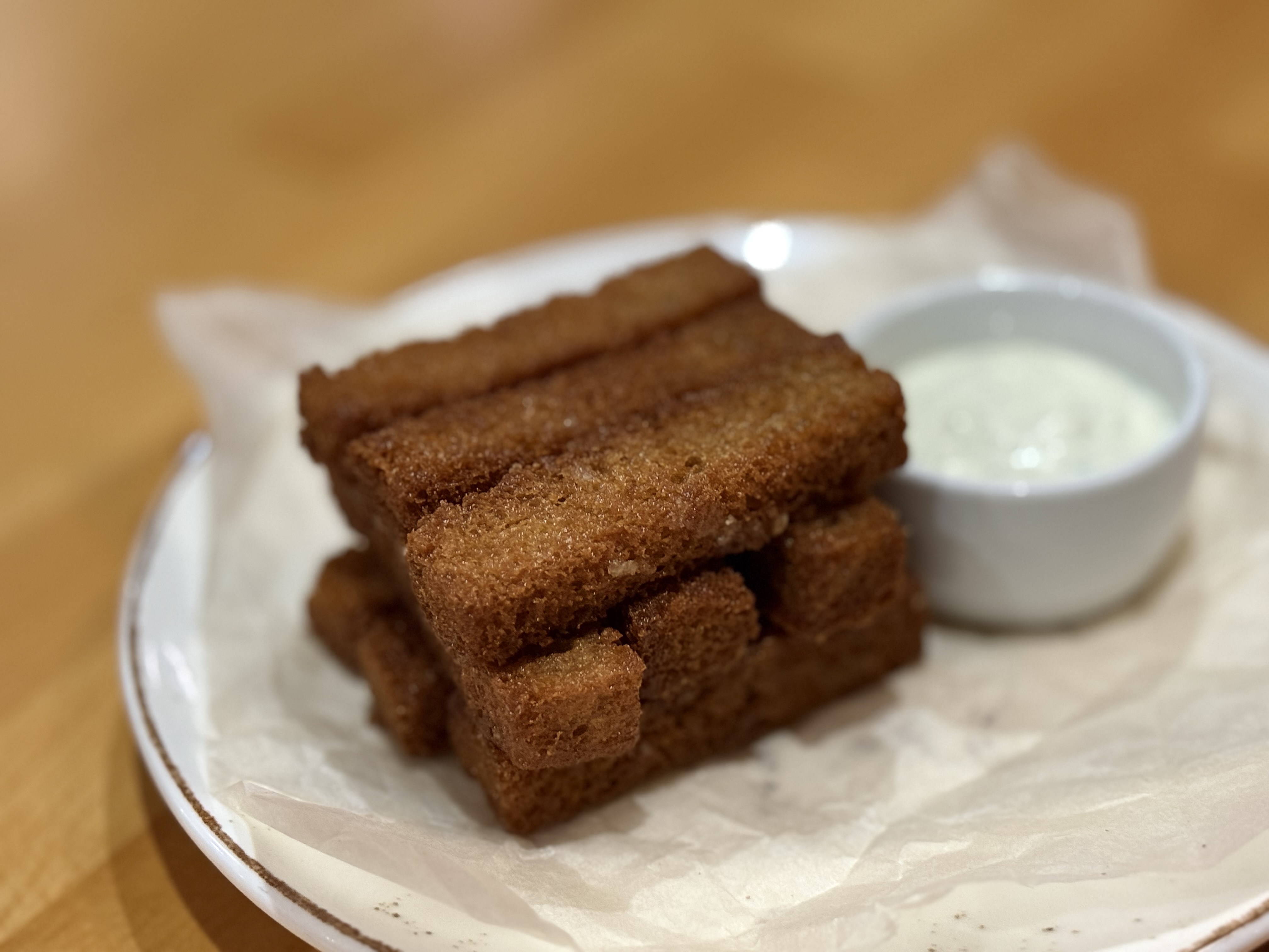 Гренки с чесночным соусом