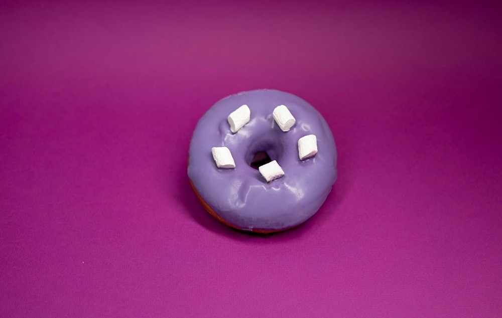 Пончик малиновый