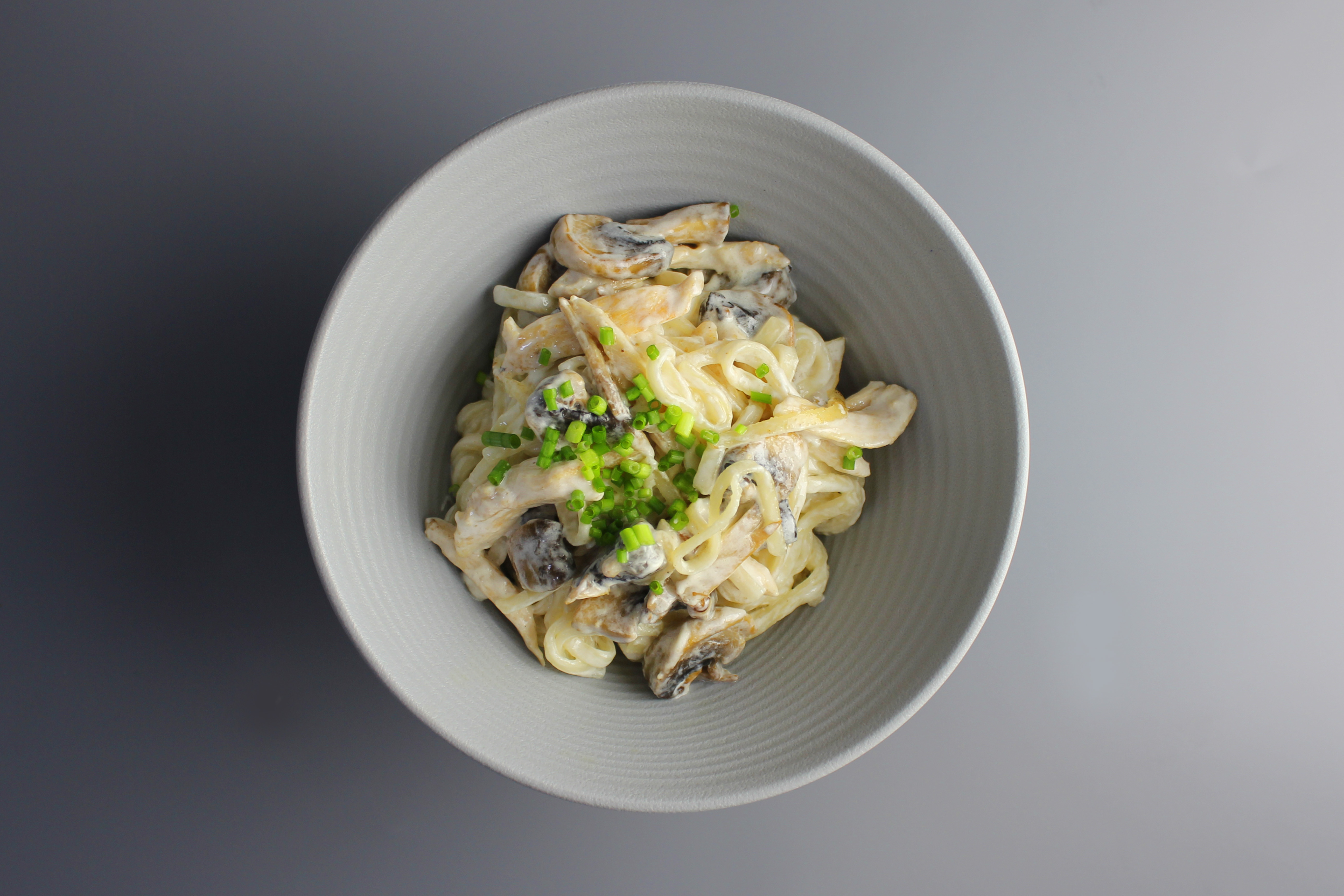 ЛАПША С ЦЫПЛЕНКОМ В СЛИВОЧНОМ СОУСЕ