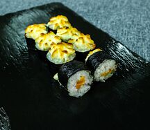 Маки запеченный с лососем 