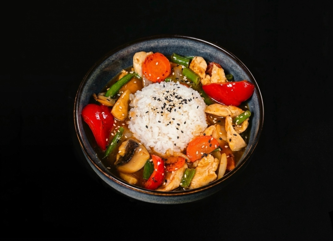 Карри-чау с креветками