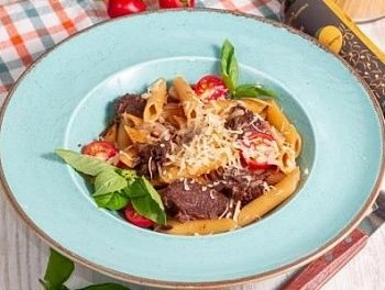 Пенне с говяжьими щечками в Демиглас