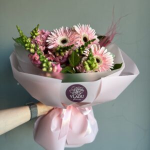 Букет с герберой и антирринумом