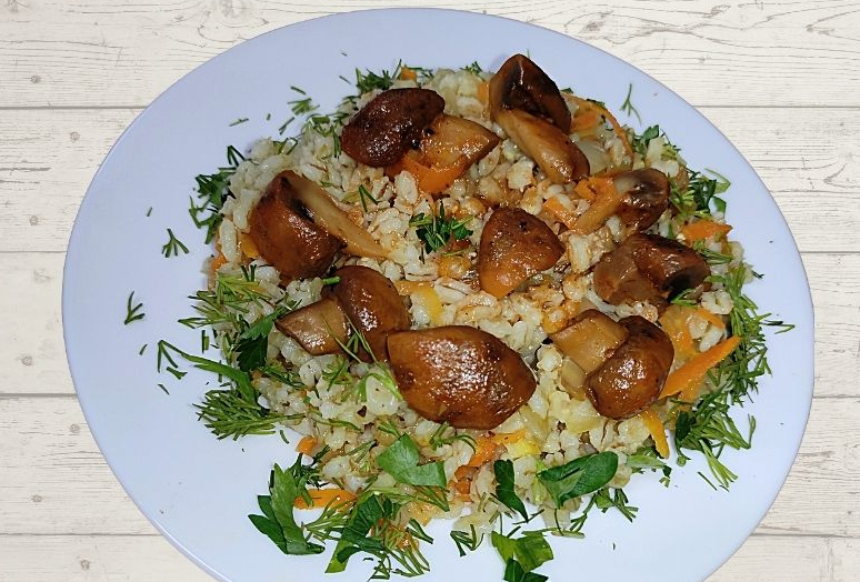 Перловка с грибами