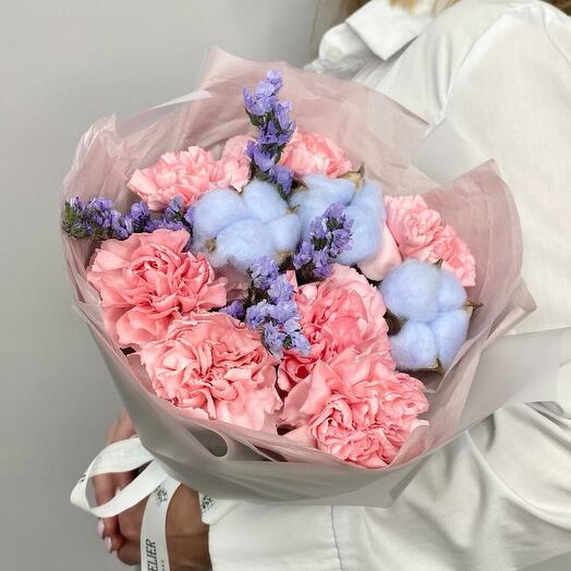 Нежно-сиреневый комплимент с диантусами и хлопком