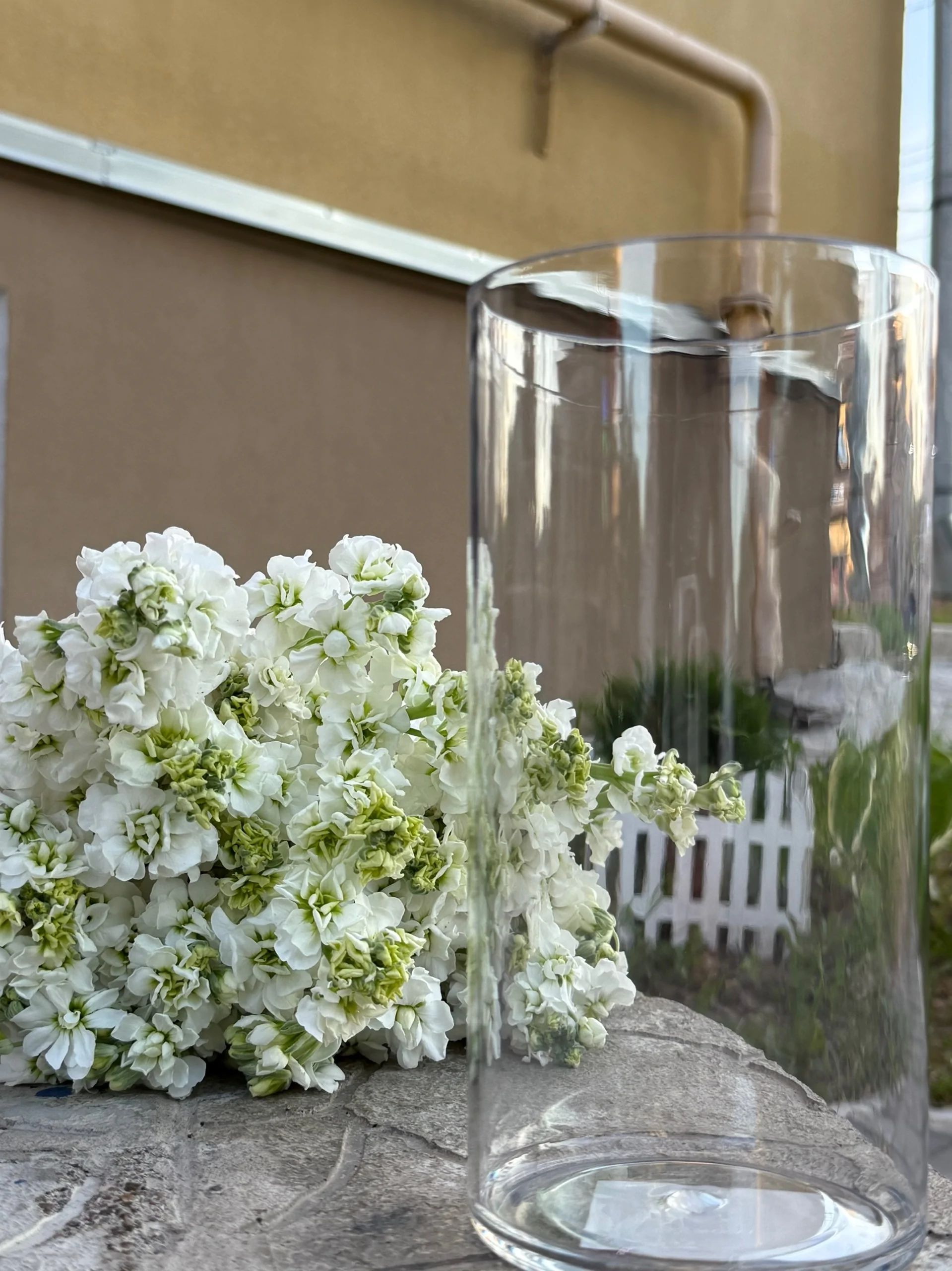 Ваза пластик 10*20 см.