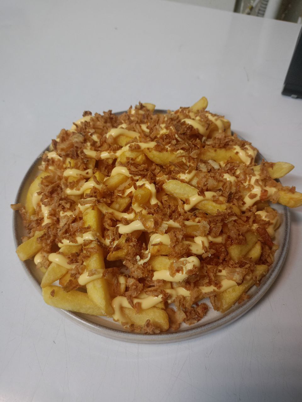 Картофель фри с сыром