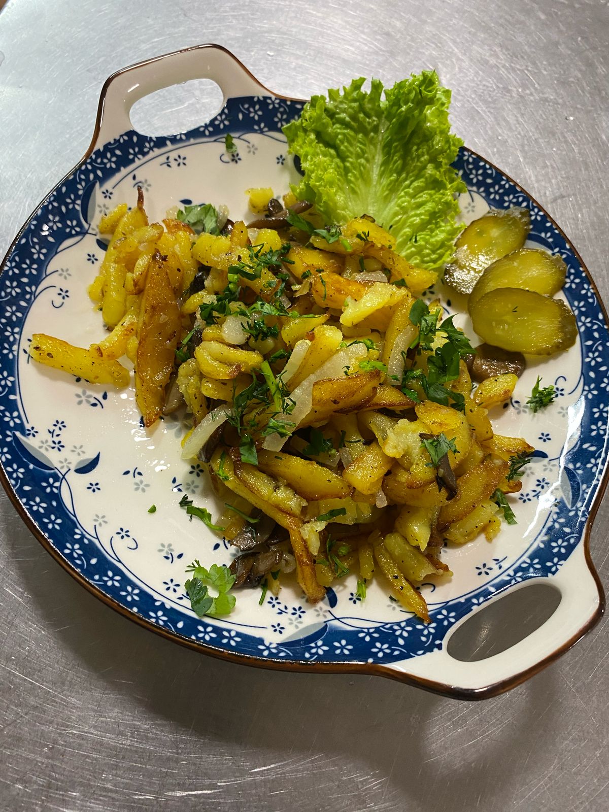 Картофель жаренный с луком