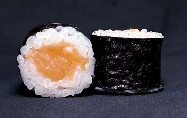 Маки с лососем