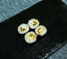 Маки бекон запеченный