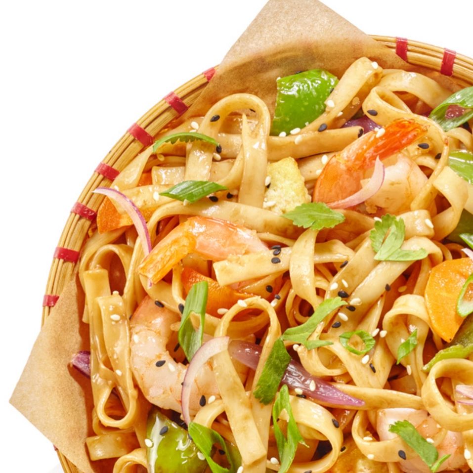 Вок с лапшой, креветками и тофу