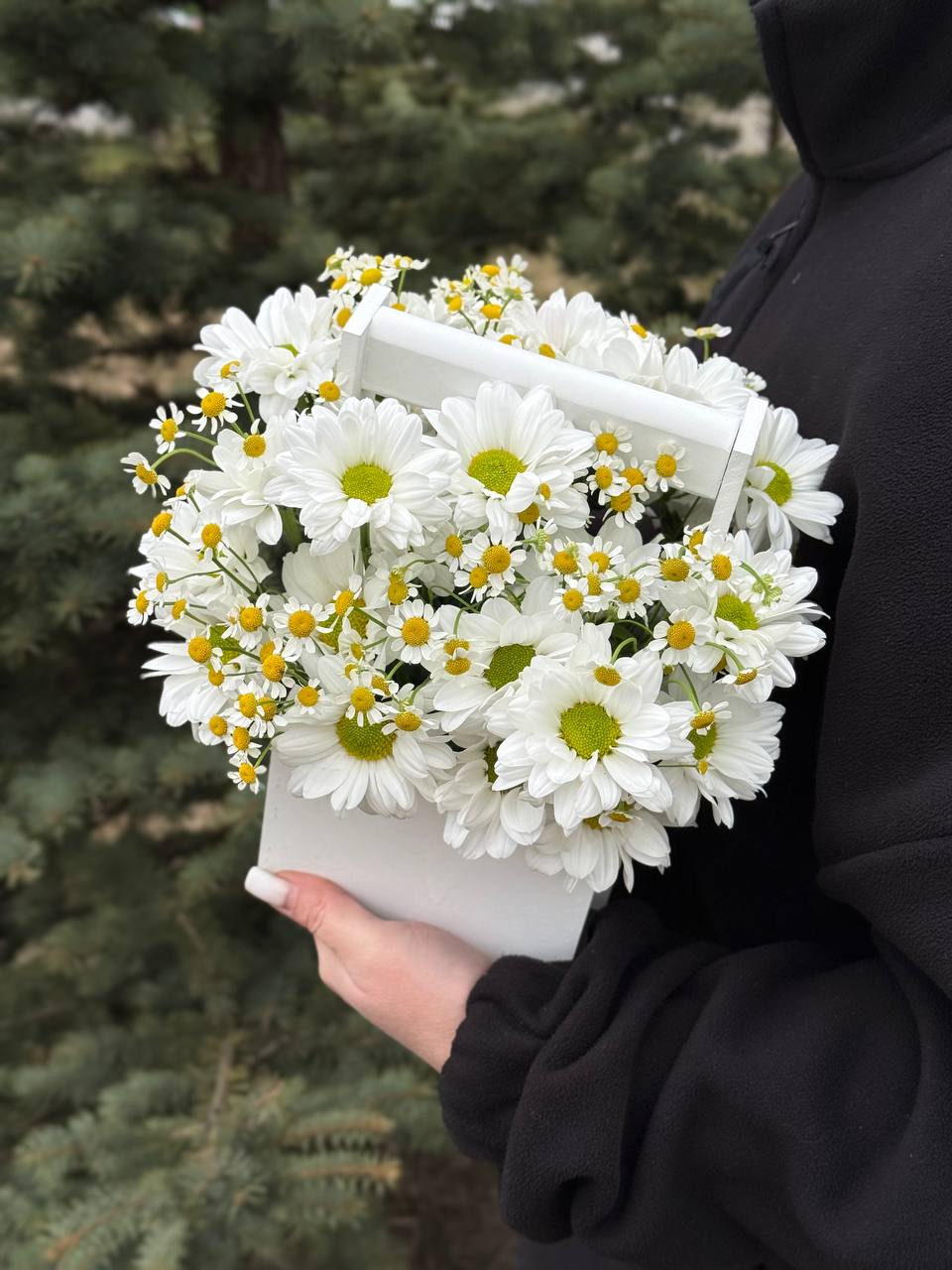 Летняя композиция в деревянном ящике
