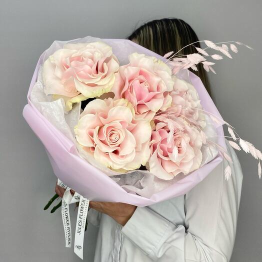 Французские розы Пинк Мондиаль с хасмантиумом