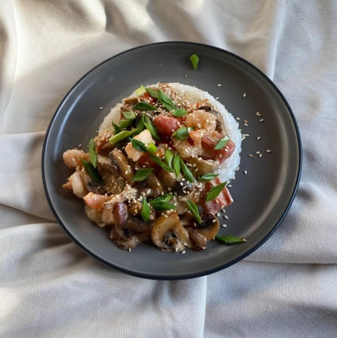 Оякодон со сливками и креветкой