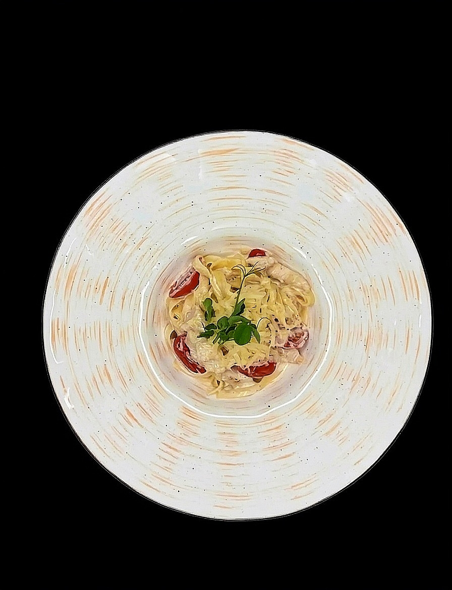 Фетучини с курицей и черри