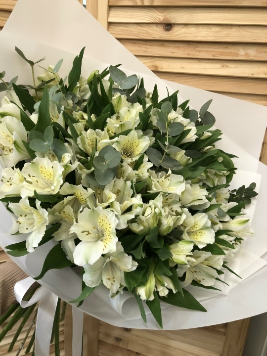 Букет из альстромерии