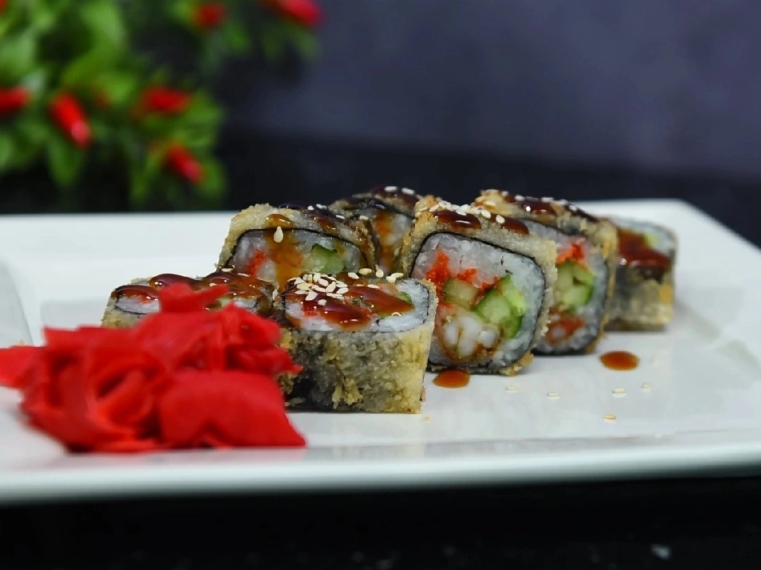 Горячий ролл с креветкой