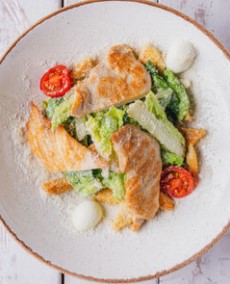 Цезарь с курицей