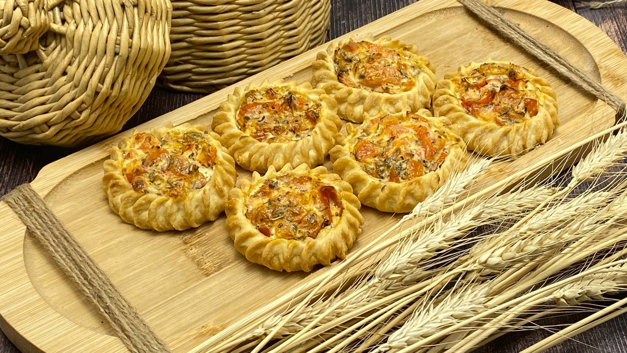 ПЕРЕПЕЧКИ С ТОМАТОМ И БАЗИЛИКОМ 16 штук