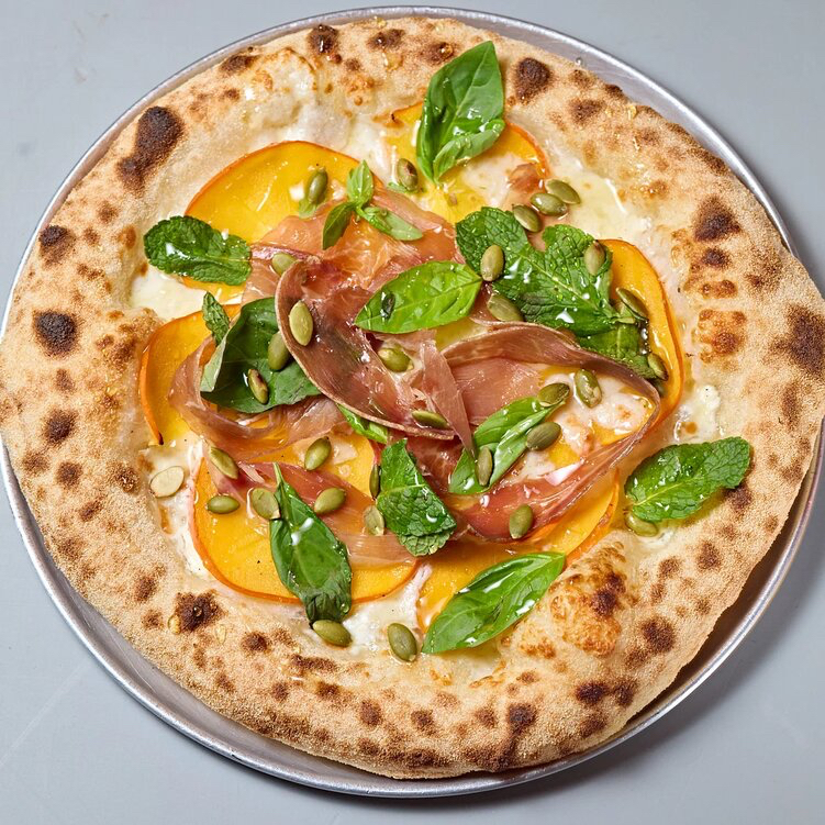 Пицца хурма, прошутто 