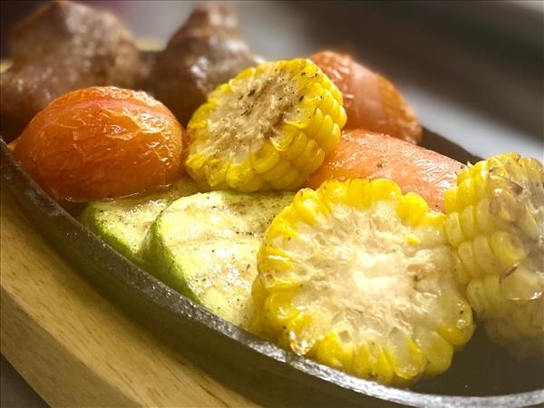 Шипящая сковорода от Генриетты с овощами-гриль
