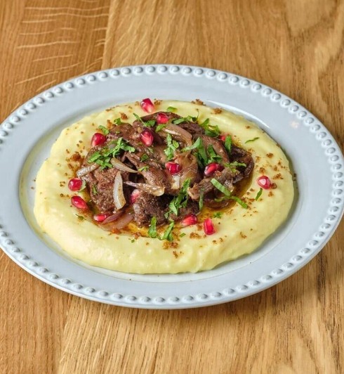 Куриная печень с пюре и кахетинским маслом