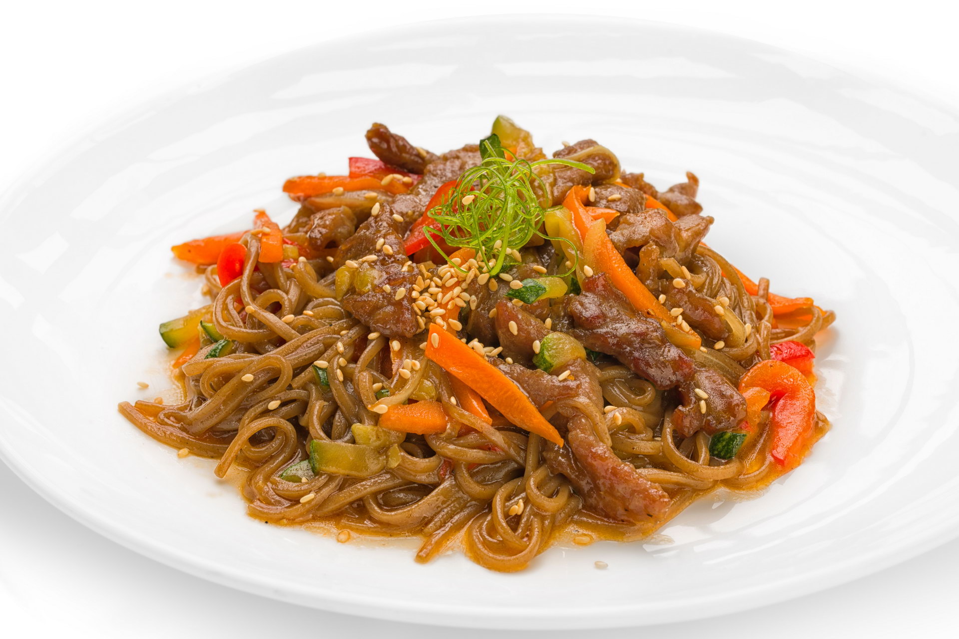 Соба с говядиной в соусе хойсин