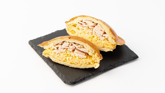 Покет-сэндвич с омлетом ветчиной и сыром