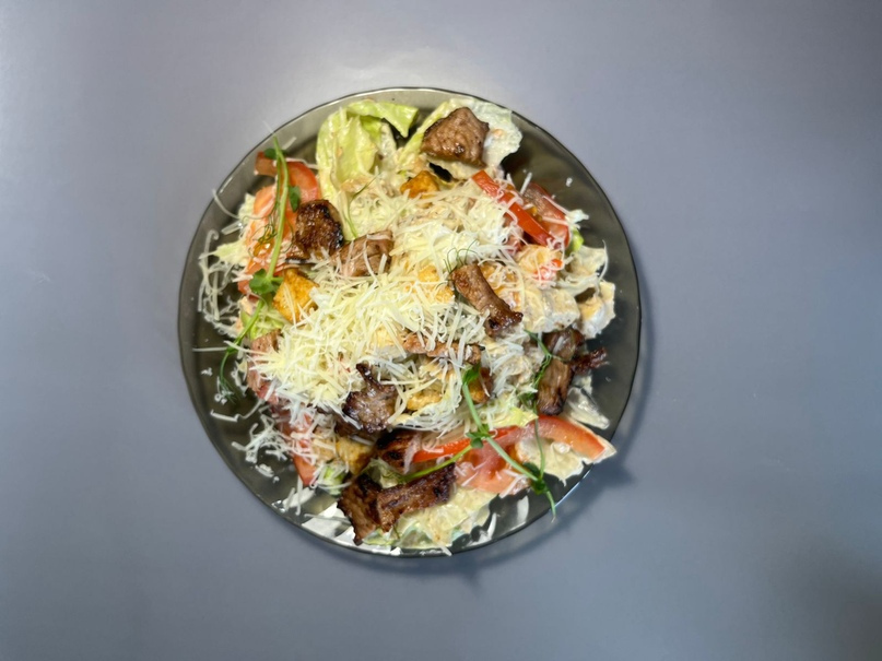 Салат цезарь с куриным филе