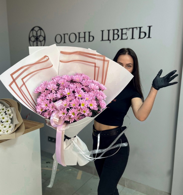 Букет из сиреневых ромашек