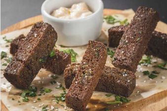 Гренки с сырным соусом