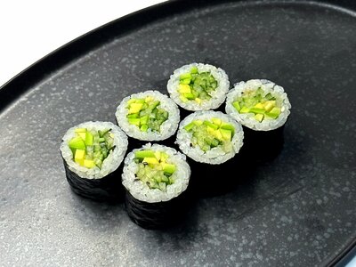 Биг маки с авокадо и огурцом 