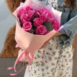 15 розовых роз