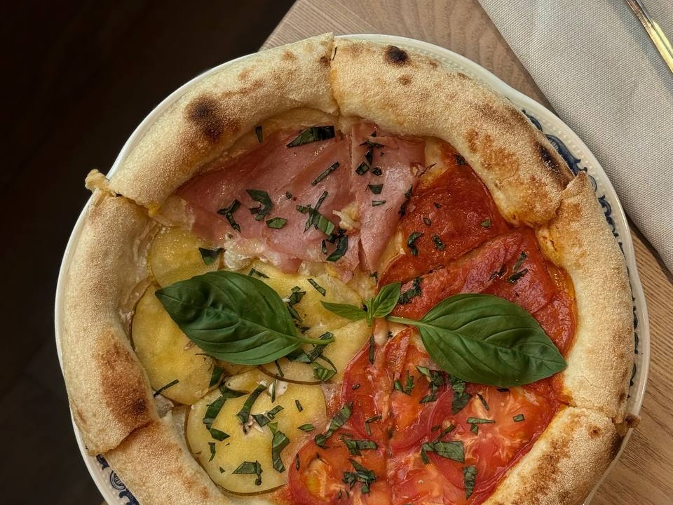 Пицца фирменная сад