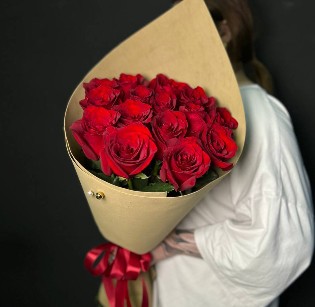 Букет из 15 красных крупных импортных высоких роз