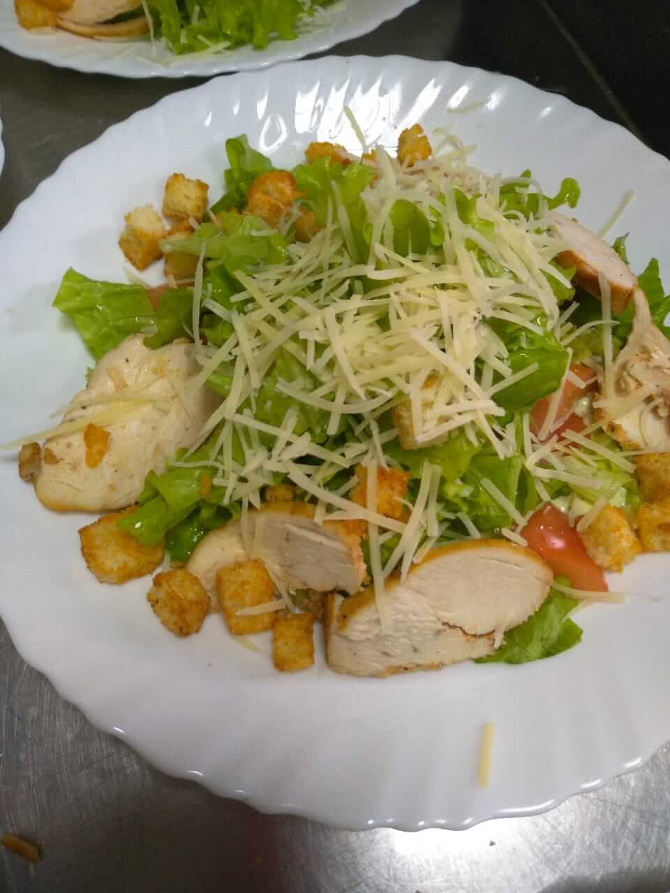 Салат  "Цезарь с курицей"
