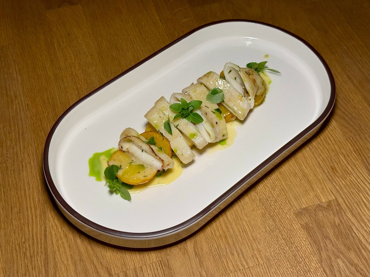 Кальмар гриль с картофелем