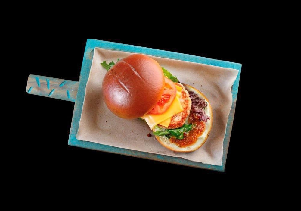 Фиш-бургер с соусом из васаби и сгущенного молока