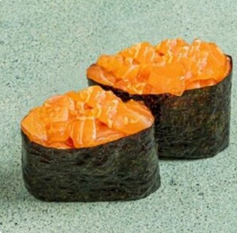 Гункан лосось спайси