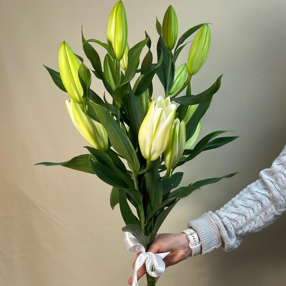 Букет из 3 белых лилий с ароматом