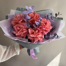 Французские розы с эвкалиптом 5 шт