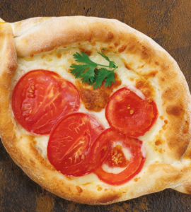 Хачапури по-аджарски с помидорами