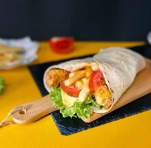 Кинг ролл со стрипсами и картофелем фри