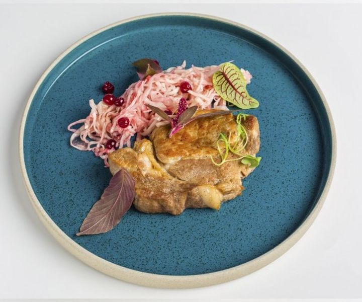 Свиная шея с квашенной капустой